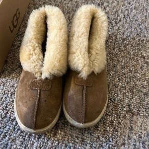 UGG Australia Women's Lexi Fold Over Shearling Lined Booties Size 8